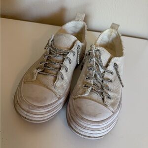 Very G Cream Canvas Lace-Up Sneakers